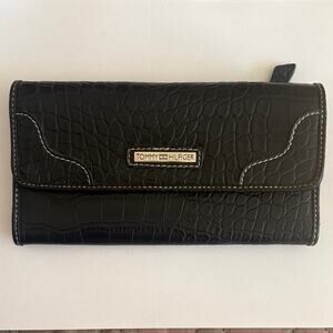 NWOT Tommy Hilfiger black long wallet